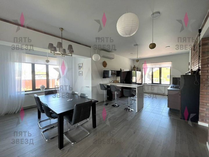 Коттедж 367 м² на участке 20 сот.