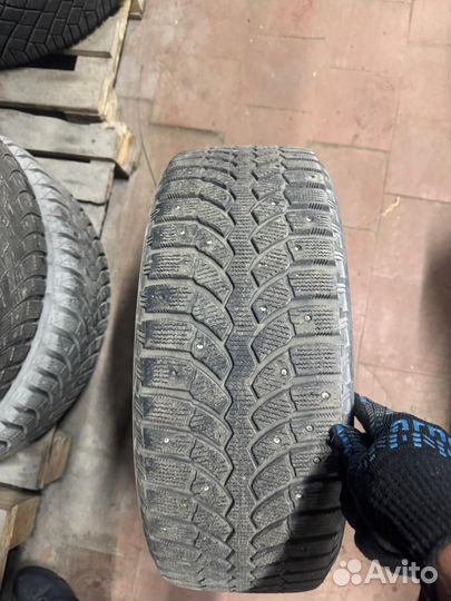 Bridgestone Blizzak Spike-01 205/55 R16