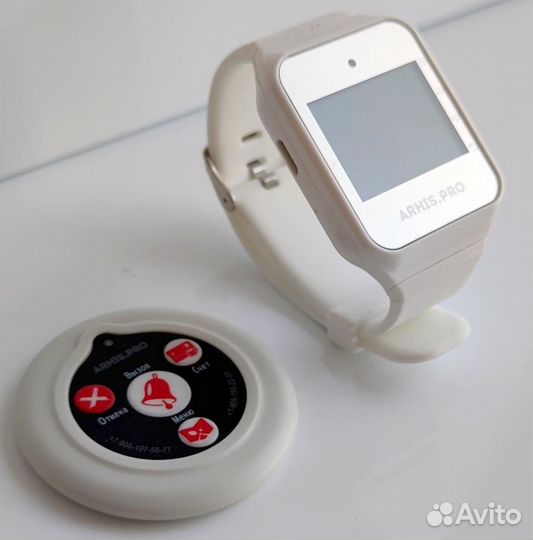 Комплекты вызова персонала: кнопка вызова и часы