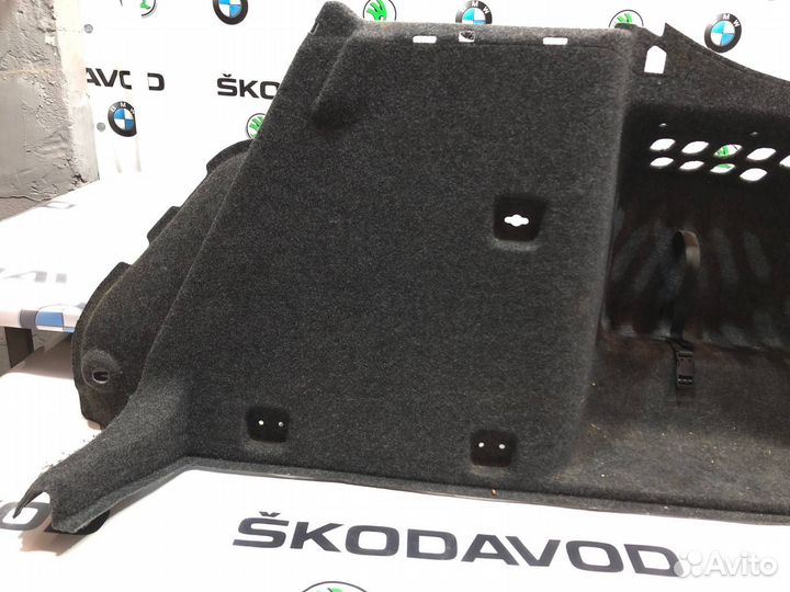 Обшивка багажника задняя правая Skoda Octavia A7