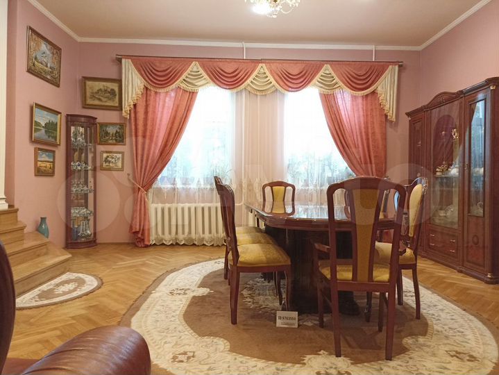 Коттедж 270 м² на участке 6 сот.