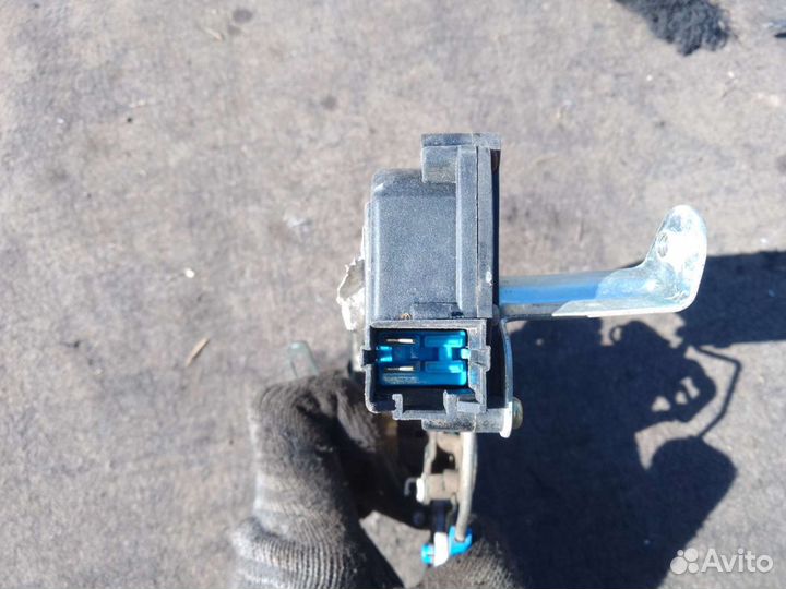 Замок двери задней левой Hyundai Accent 2