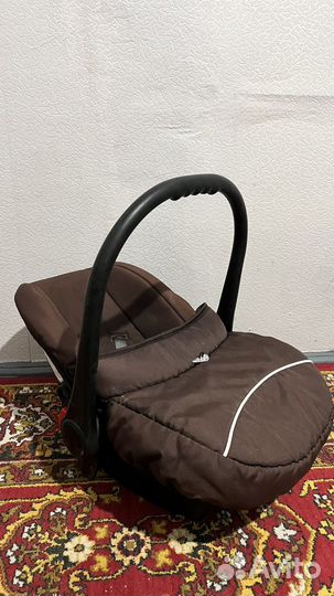 Детское кресло (автолюлька)