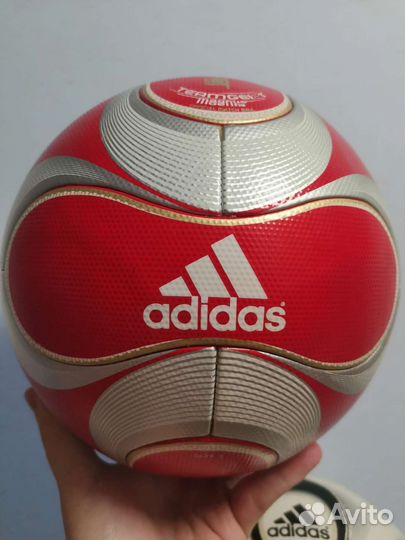 Футбольный мяч adidas