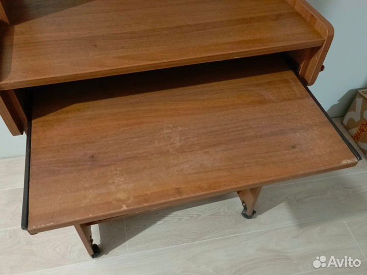 Компьютерный стол сильно бу