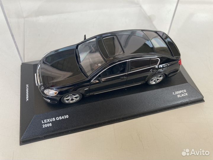 Модель автомобиля 1:43 коллекционная