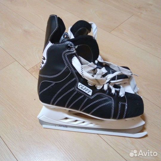 Коньки хоккейные