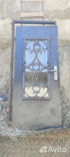 Дверь входная металлическая с зеркалом