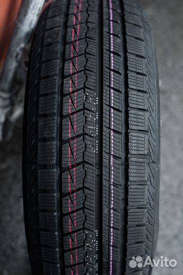 Zmax Icepioneer 868 245/65 R17 107S