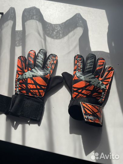Вратарские перчатки