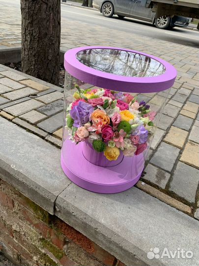 Цветы с живыми бабочками