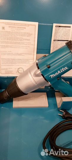 Гайковерт электрический ударный makita TW 1000