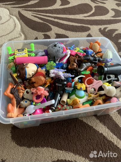 Контейнер игрушек из киндера