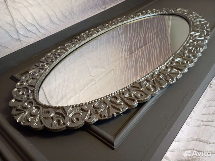 Ажурное овальное зеркало в металлической раме