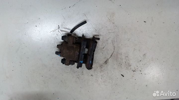 Суппорт левый задний Infiniti QX56