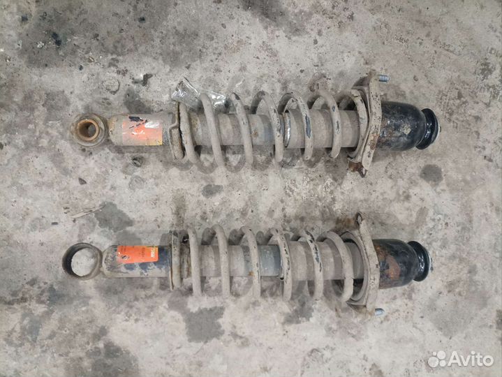 Амортизатор задний Toyota Corolla 120 sedan 00-06г