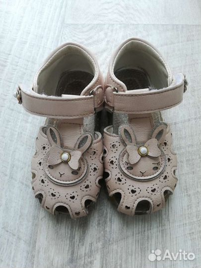 Босоножки для девочки 24