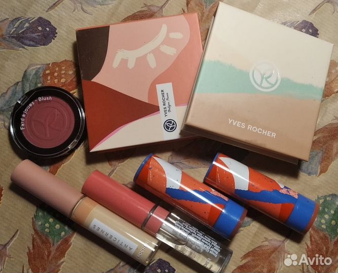 Набор косметики от Yves Rocher