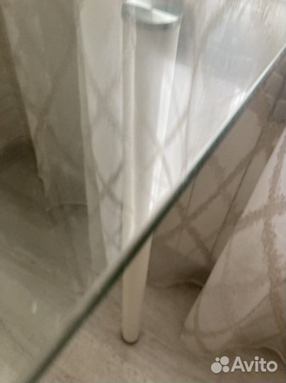 Стеклянный столик IKEA