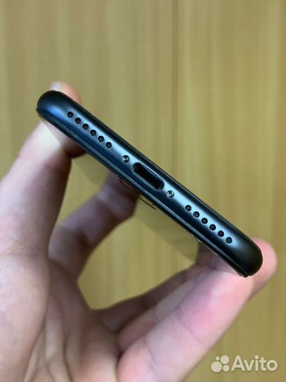 iPhone 8, 64 ГБ