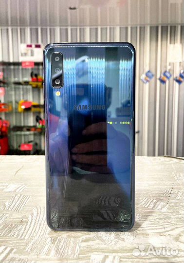 Samsung Galaxy A7 (2018), 4/64 ГБ