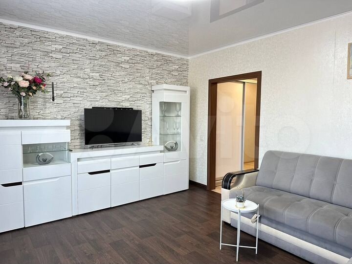 2-к. квартира, 60 м², 4/10 эт.