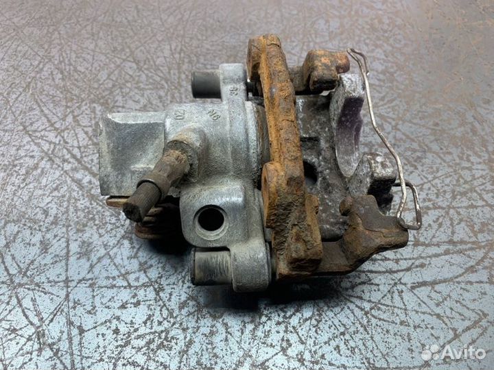 Суппорт тормозной задний правый Ford Focus