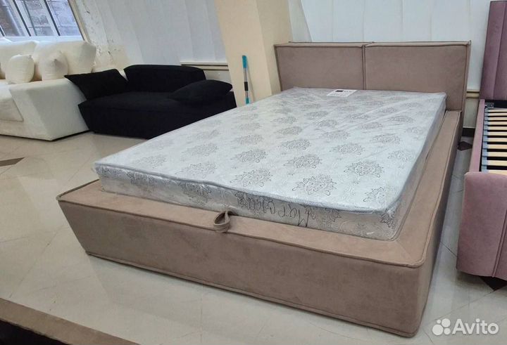 Кровать двухспальная