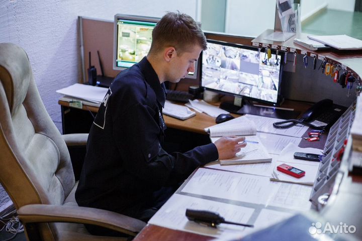 Охранник вахтой на стройку