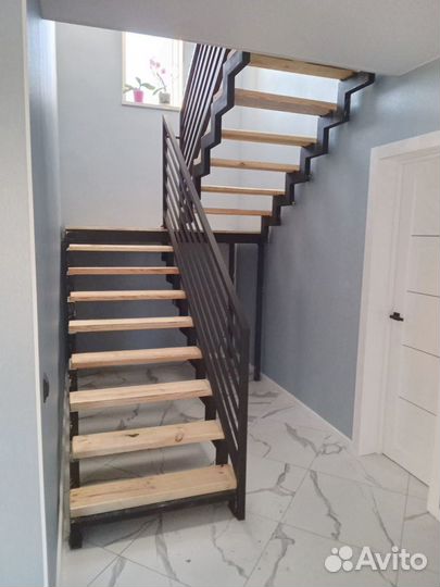 Лестница на металлокаркасе