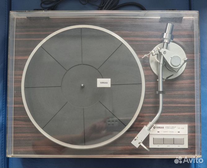 Виниловый проигрыватель Yamaha YP-D9