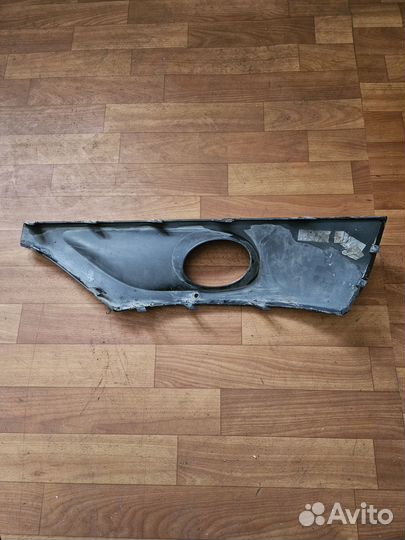 Накладка противотуманной фары VW Touareg правая