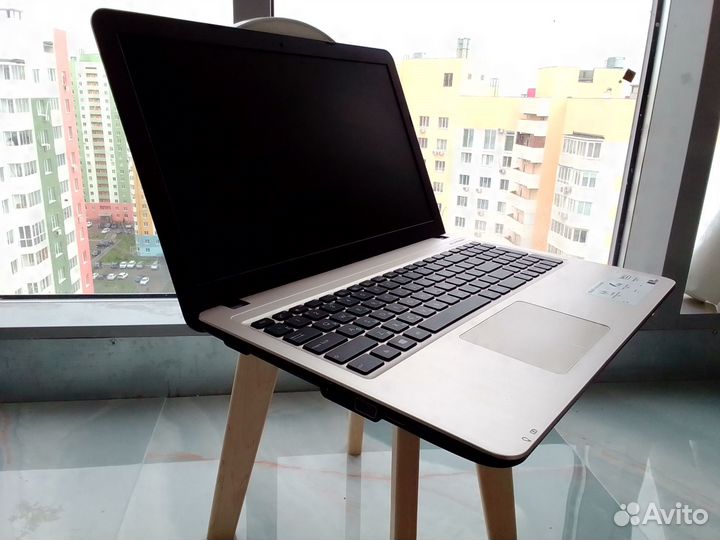 Intel Core i3 (5005U) - 8 Гб озу- идеальное сост