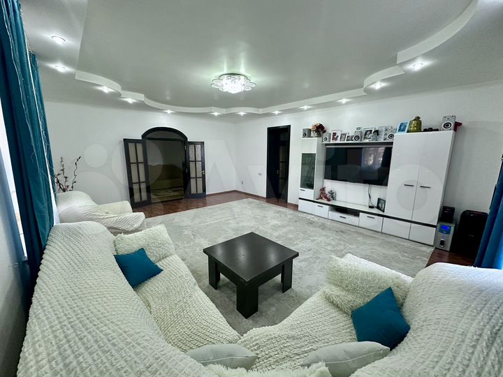 Дом 230,6 м² на участке 12,2 сот.