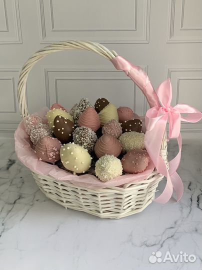 Торты, клубника в шоколаде, фуршет