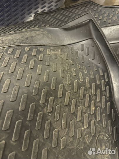 Автомобильные коврики резиновые