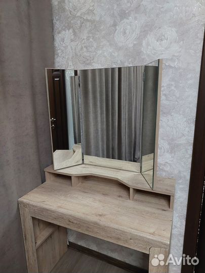 Туалетный столик с зеркалом Новый