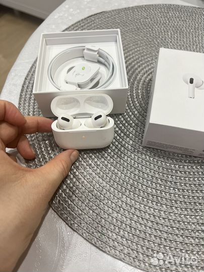Наушники AirPods Pro