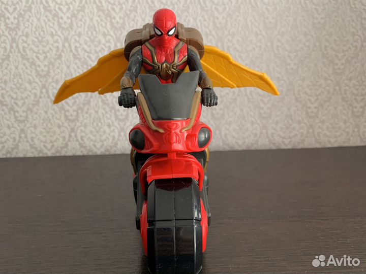 Человек паук фигурка