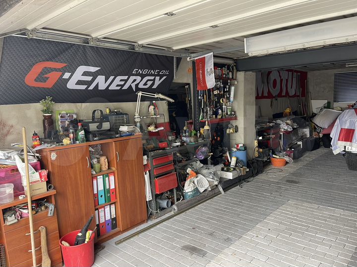 Гараж, > 30 м²