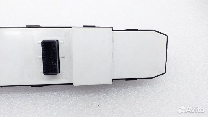Кнопка стеклоподъемника передняя правая Kia Optima