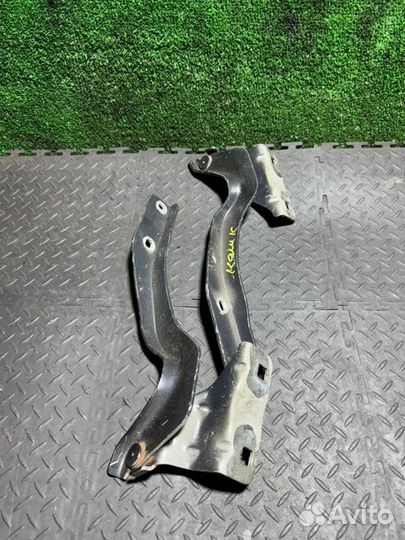 Петля капота Nissan Qashqai 1.5 2008