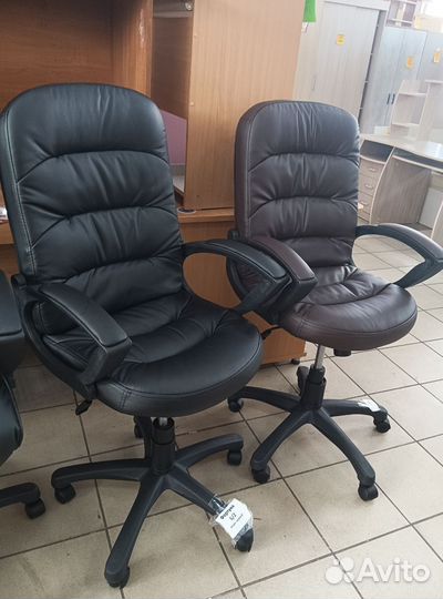 Офисное кресло