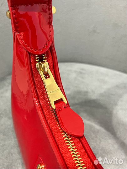 Сумка Miu Miu hobo лаковая Premium