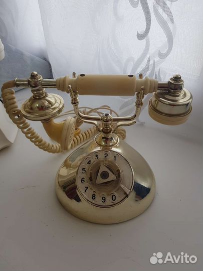 Старинный телефон аппарат СССР