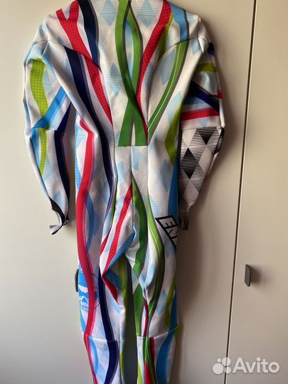 Спусковой комбинезон горнолыжный