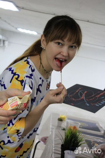 Роспись стен.Художник и ученик.Наработка портфолио