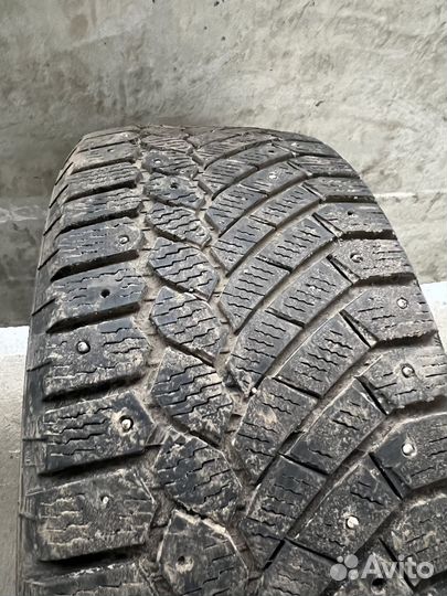 Gislaved Nord Frost 200 215/55 R17