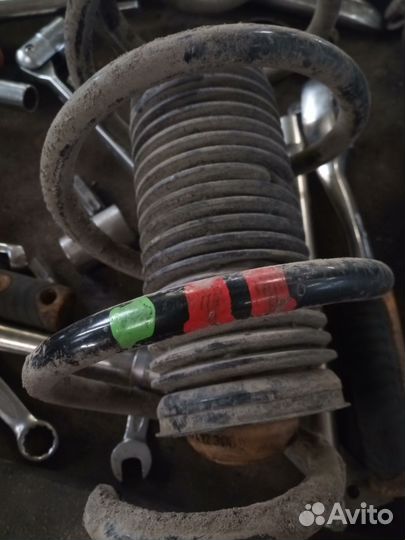 Амортизатор передний tiguan