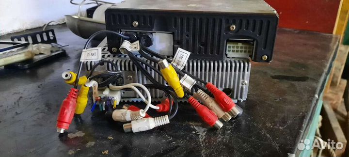 Магнитола с выдвижным экраном